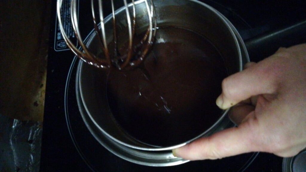 生チョコ作り工程４（よく攪拌する）