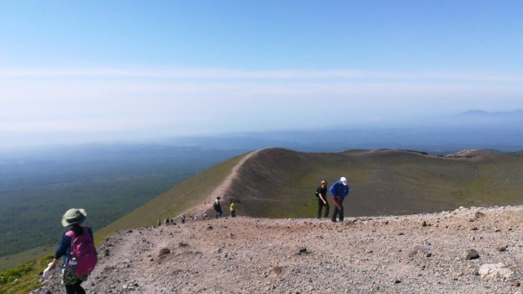 樽前山登山道３（東山から西山方面の景色）