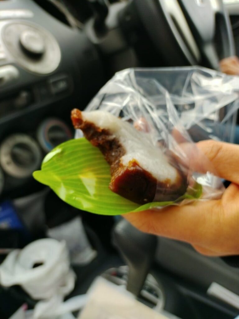 購入したべこ餅