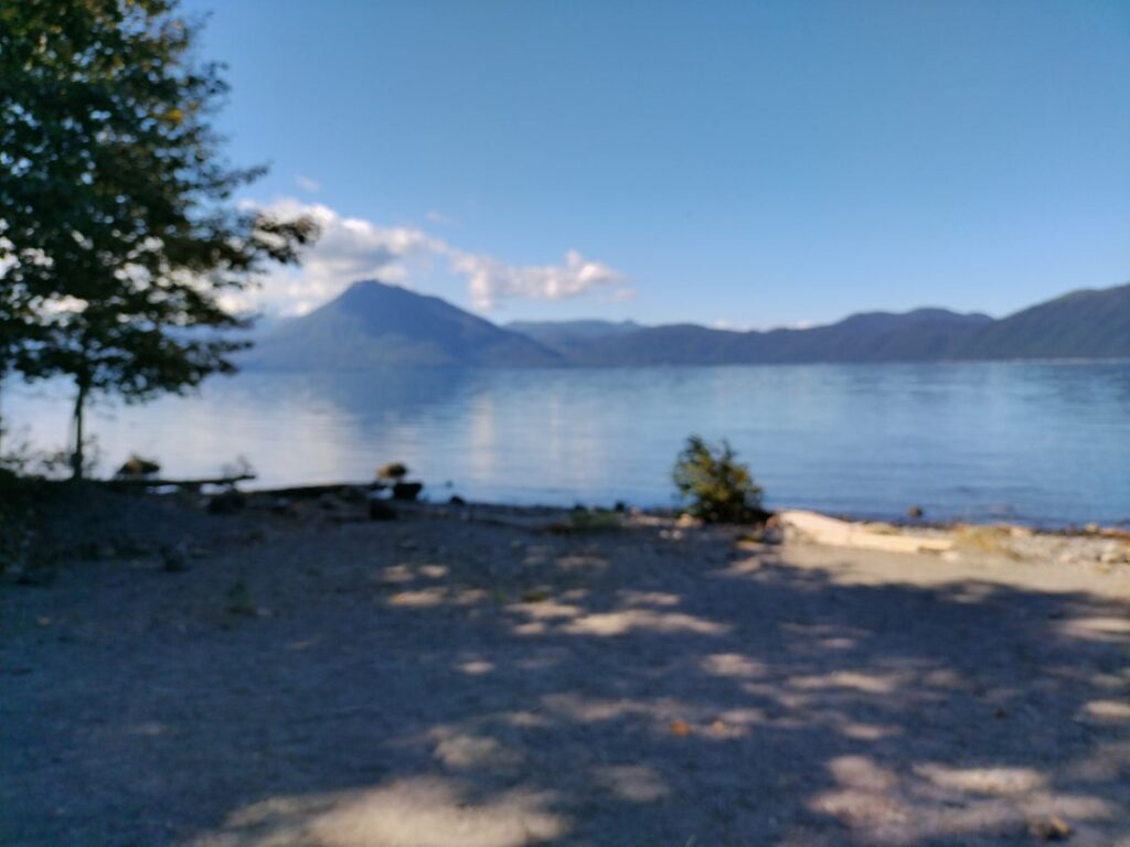 苔の回廊からの支笏湖