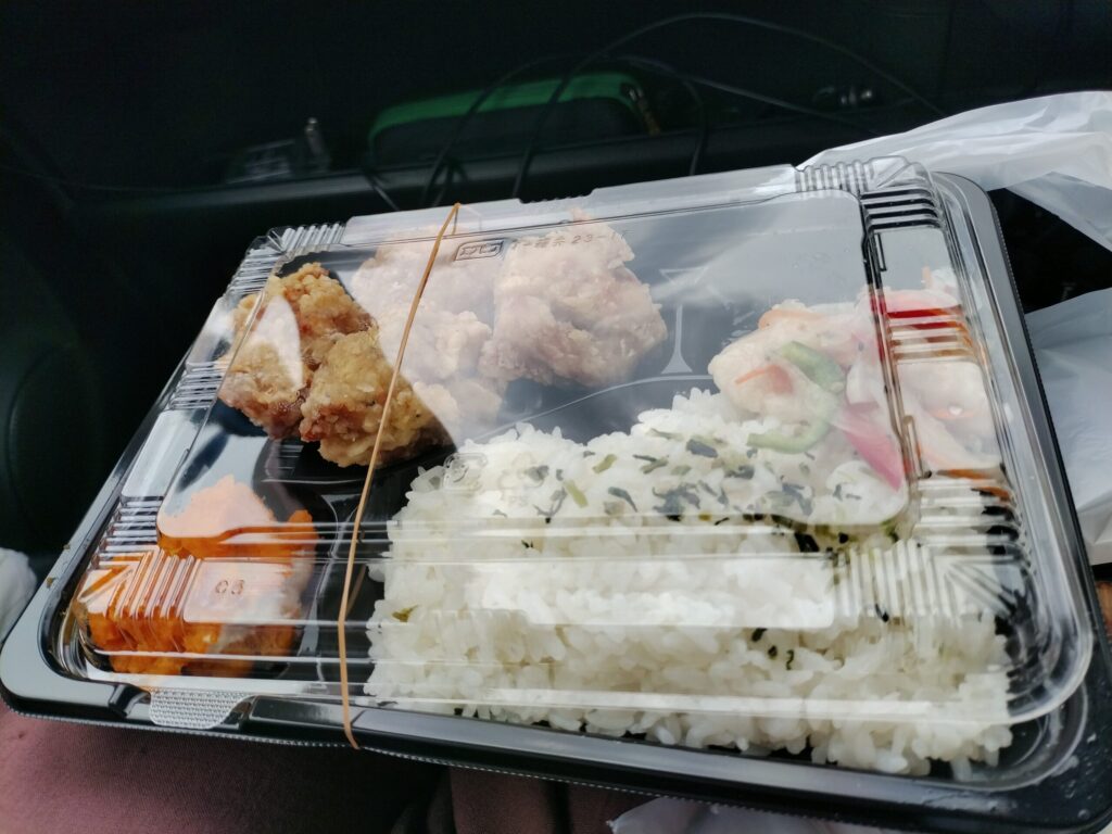 お弁当三品盛りご飯大盛り2