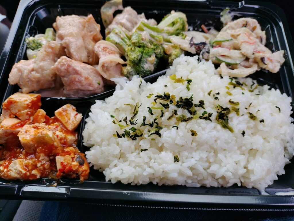 お弁当三品盛りご飯大盛り