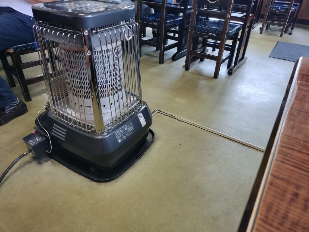 店内の様子2(ストーブ)