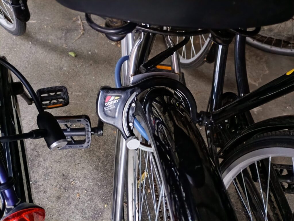 鍵がかかった自転車