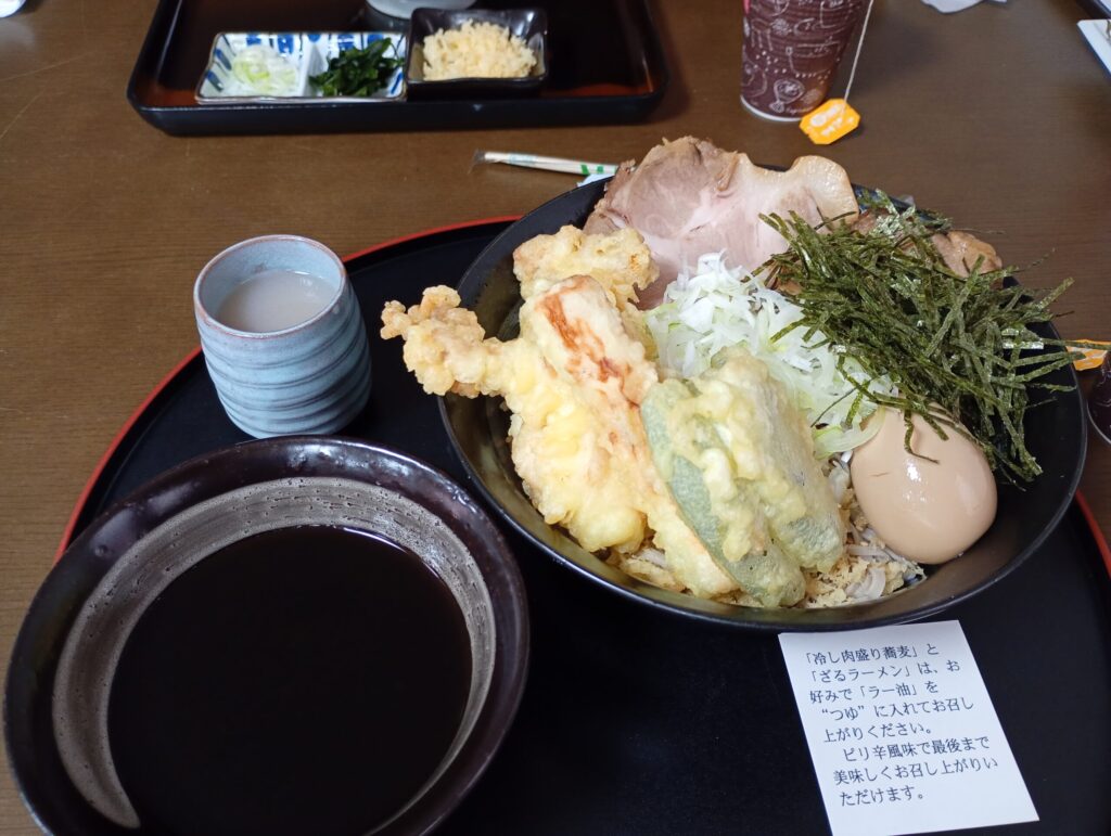 冷やし肉盛りそば2026