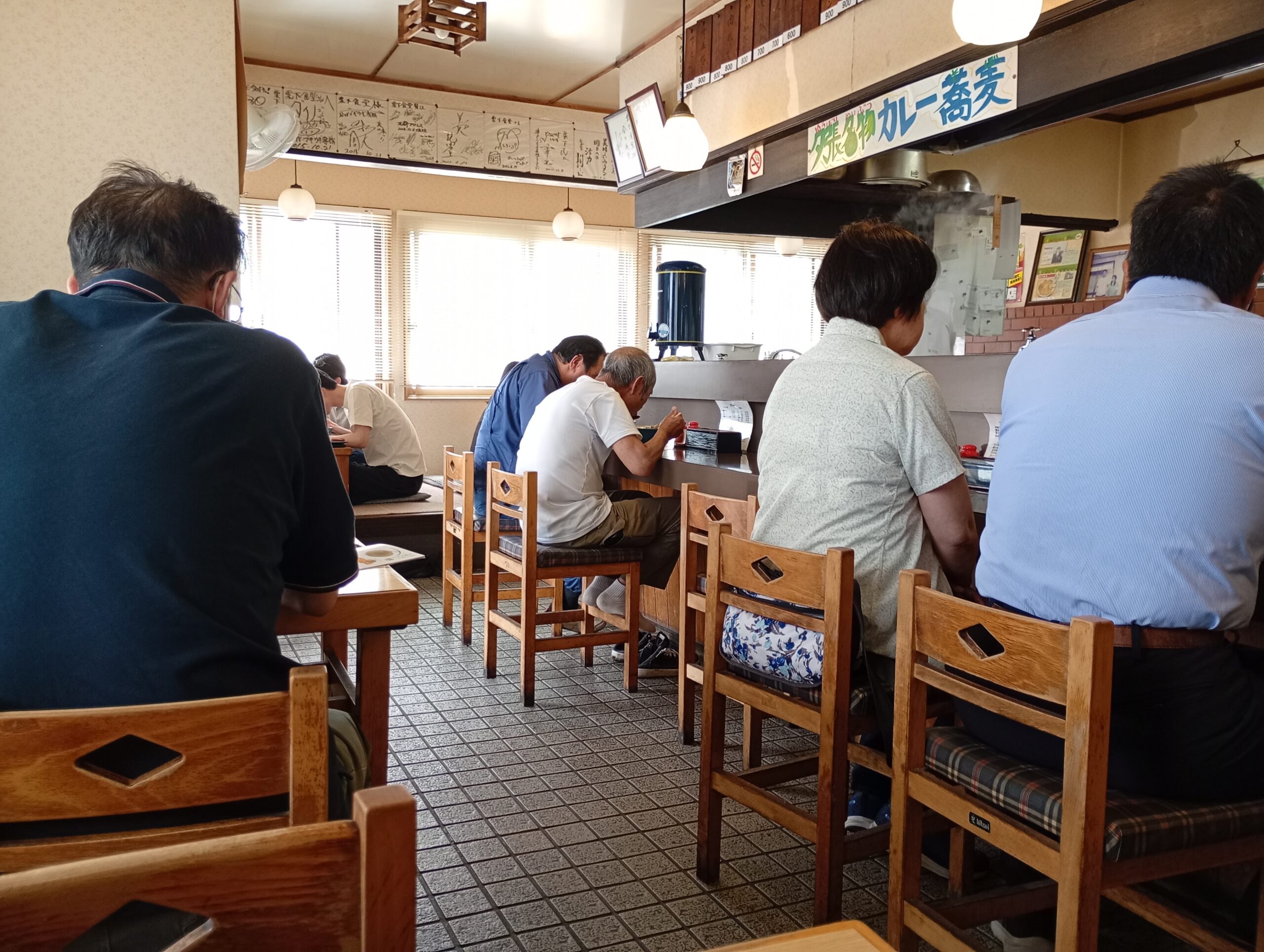 栗下食堂の店内